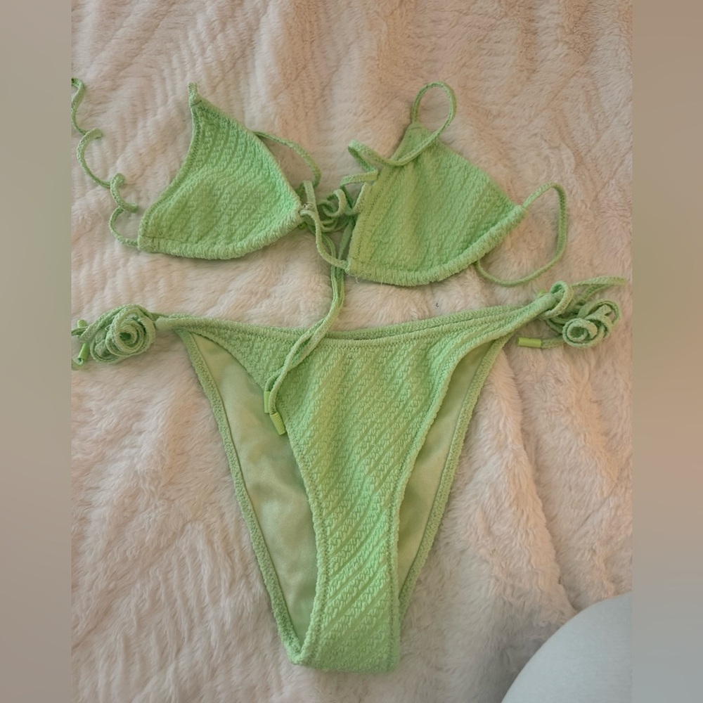 Triangl Swimwear Light Green Bikini SMALL TOP MEDIUM BOTTOM fits like a small